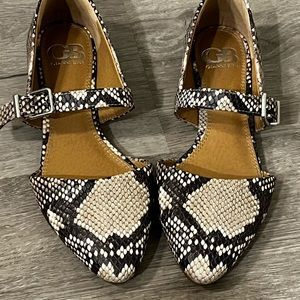 Like new! Gianni Bini Snakeskin Flats